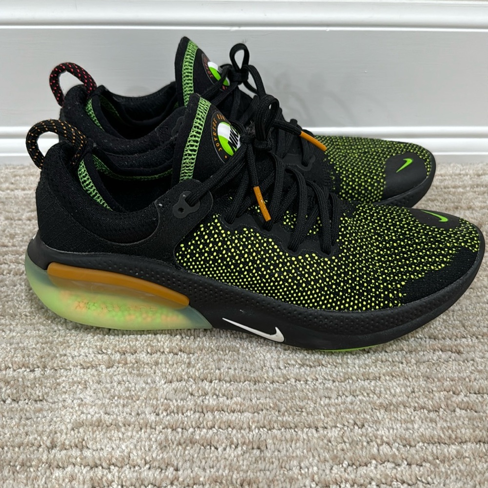 Nike Joyride Run Flyknit SZ 7 Black & Green Unisex